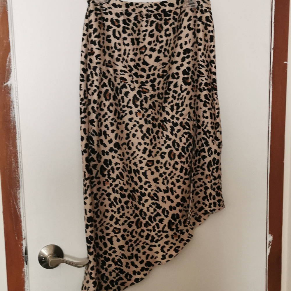 Leopard print slit skirt